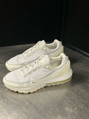 Nike Air Max Pulse Size 10 Women